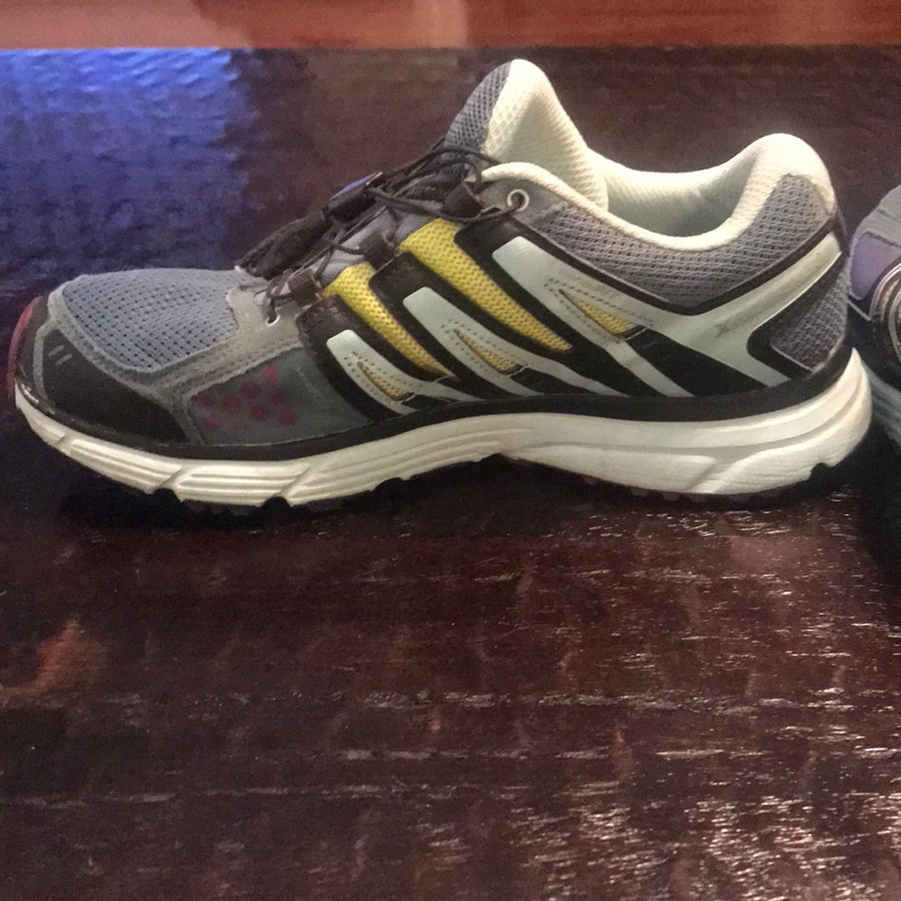 Trail running shoes